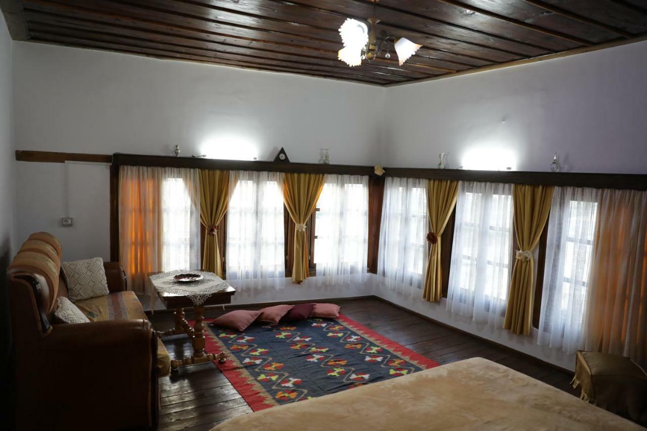 Guest House Mikel Berat Exterior foto