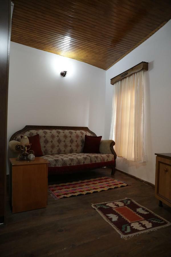 Guest House Mikel Berat Exterior foto
