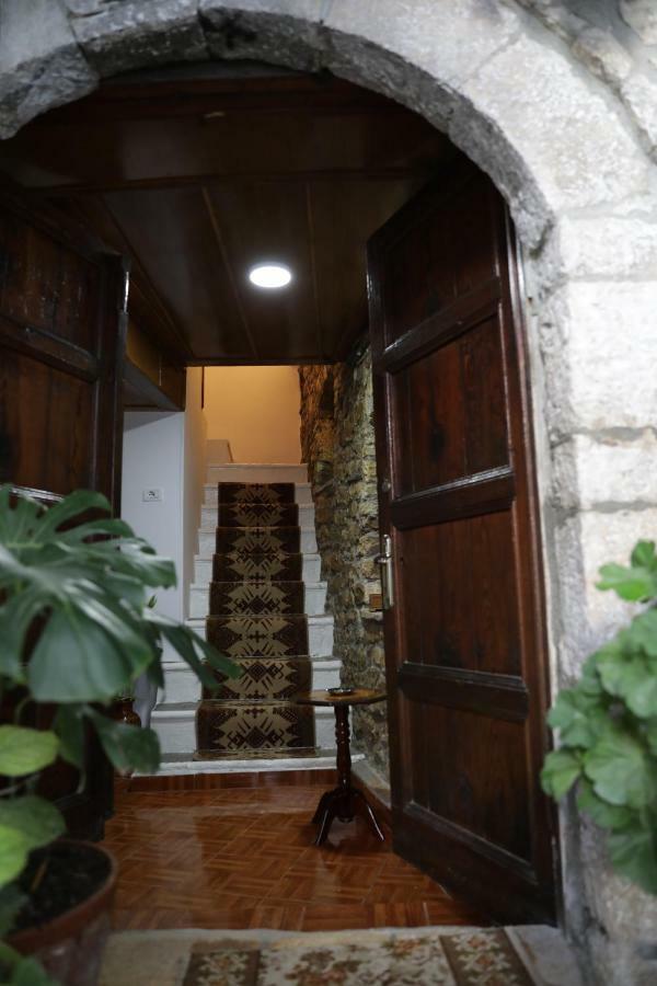 Guest House Mikel Berat Exterior foto